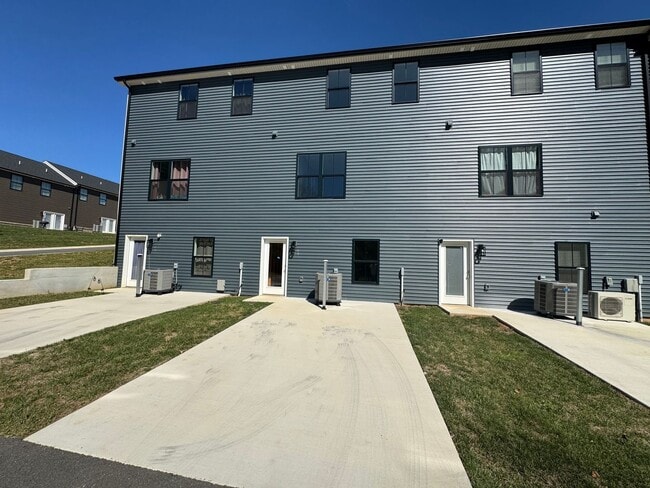 50 Pelt Ln in Evington, VA - Building Photo - Building Photo