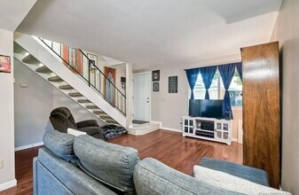 2516 Wanek Rd in Escondido, CA - Foto de edificio - Building Photo