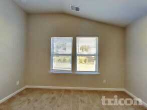 64 Crew Clb Ct in Clayton, NC - Foto de edificio - Building Photo