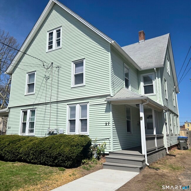 27 Maple St in Manchester, CT - Foto de edificio - Building Photo