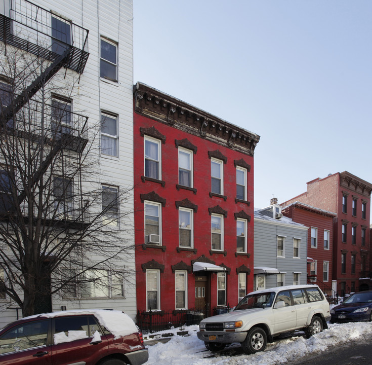 200 Kent St in Brooklyn, NY - Building Photo