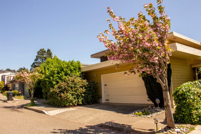 49 Amethyst Way in San Francisco, CA - Building Photo - Building Photo