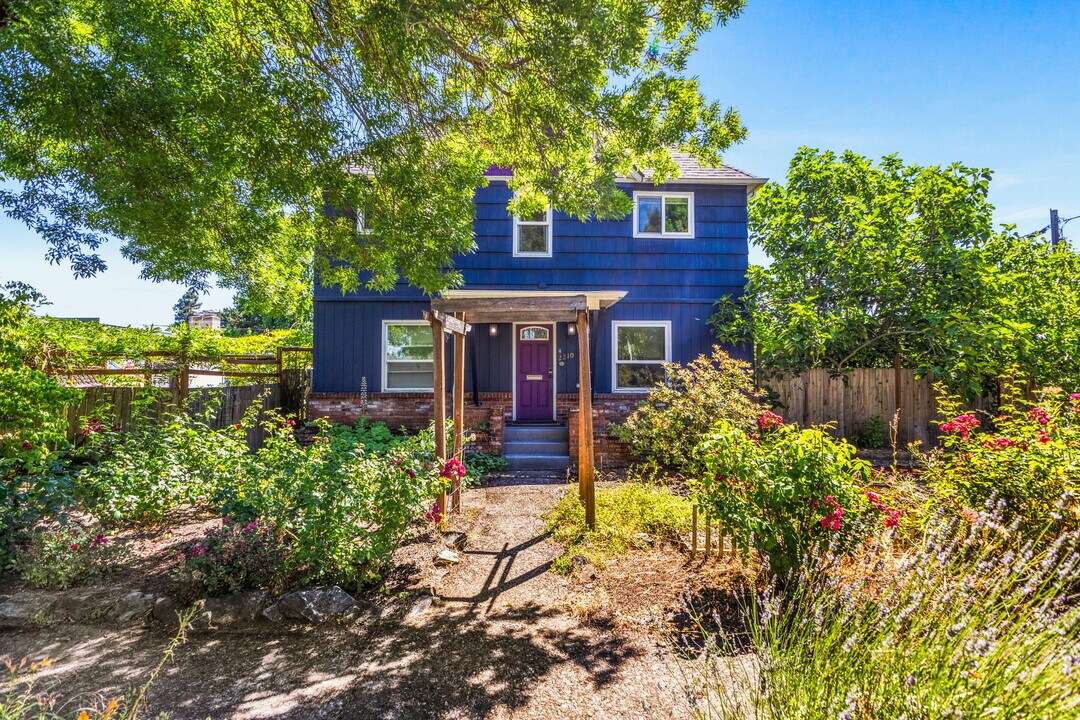 2210 Hazel Ave NE in Salem, OR - Building Photo