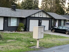 9405 72nd Ave E in Puyallup, WA - Building Photo