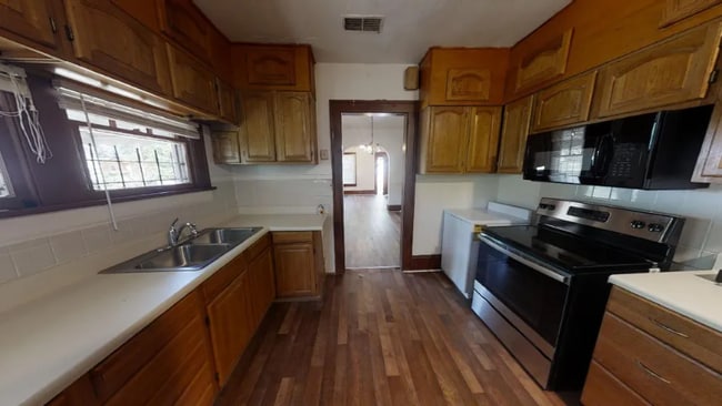 property at 1624 W 31st St