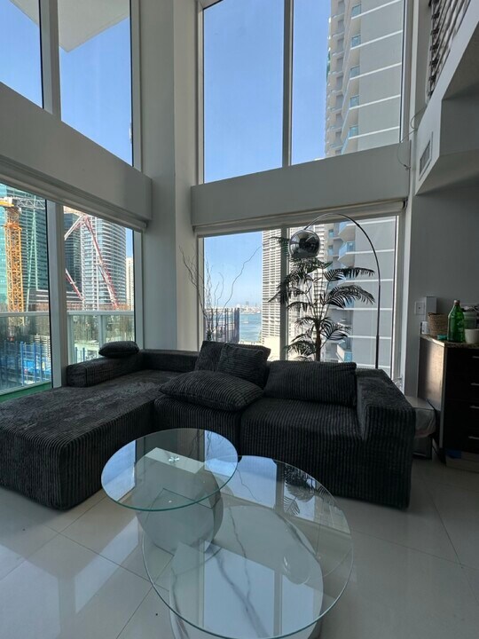 41 SE 5th St, Unit 1201 in Miami, FL - Building Photo