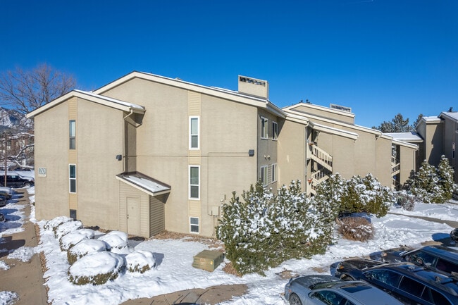 The Seasons Condominiums in Boulder, CO - Foto de edificio - Building Photo