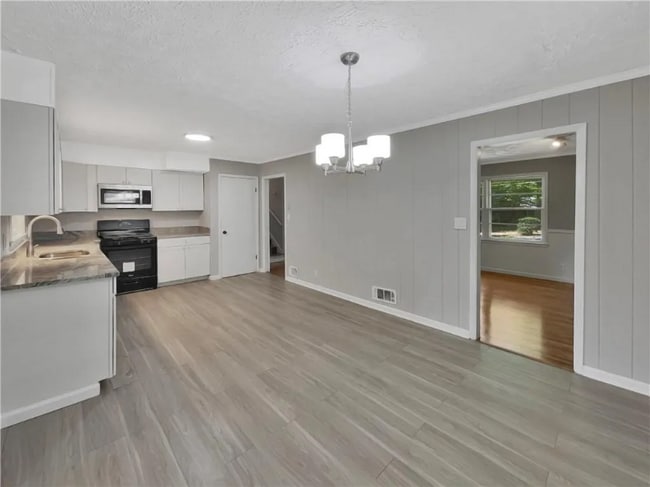 2559 Clifton Springs Manor