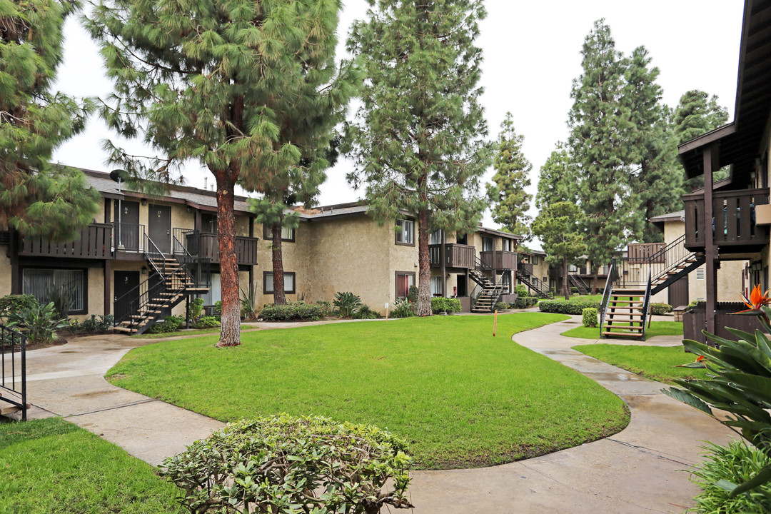 Brookhurst Pines Apartments in Garden Grove, CA - Building Photo