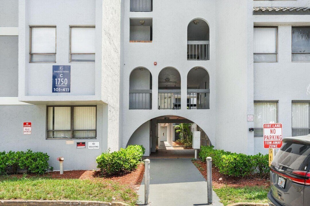1750 N Congress Ave in West Palm Beach, FL - Building Photo