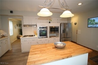 1271 Bonnie Ln in Mayfield Heights, OH - Building Photo - Building Photo