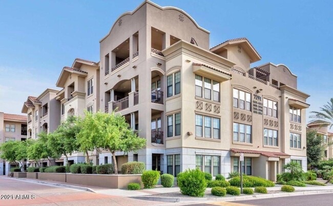 7291 N Scottsdale Rd in Scottsdale, AZ - Foto de edificio - Building Photo