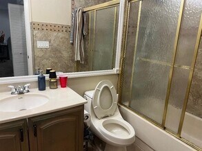 5721 Riverside Dr in Coral Springs, FL - Building Photo - Building Photo