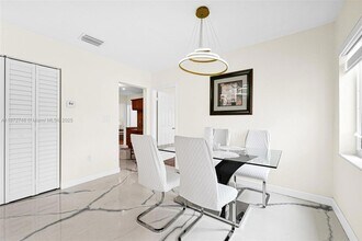 6840 SW 26th Ct in Miramar, FL - Foto de edificio - Building Photo