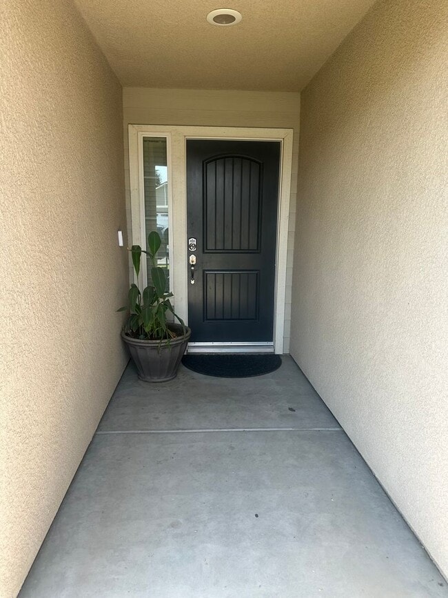 1746 Bryman St in Hanford, CA - Building Photo - Building Photo