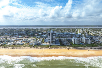 Gemini Condominiums in Ormond Beach, FL - Foto de edificio - Building Photo