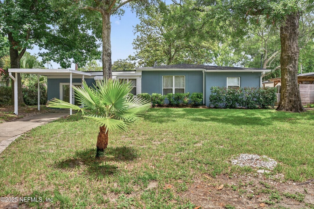 6190 Mercer Cir E in Jacksonville, FL - Foto de edificio