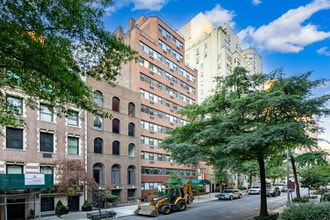 110 E 36th St in New York, NY - Foto de edificio - Building Photo