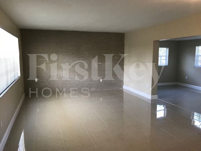 221 N 65th Way in Hollywood, FL - Building Photo - Building Photo