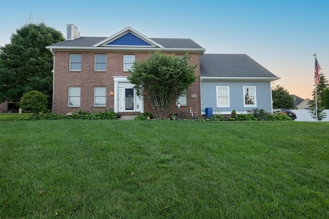 property at 2610 Yorktown Ct