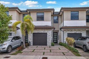 15806 NW 91st Ct in Miami Lakes, FL - Building Photo