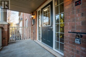 734-734 Neighbourhood Cir in Mississauga, ON - Building Photo - Building Photo