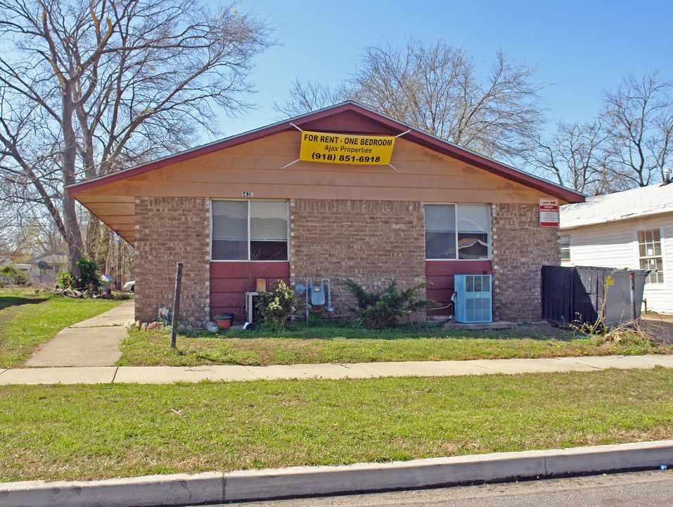 2420 E 8th St in Tulsa, OK - Building Photo