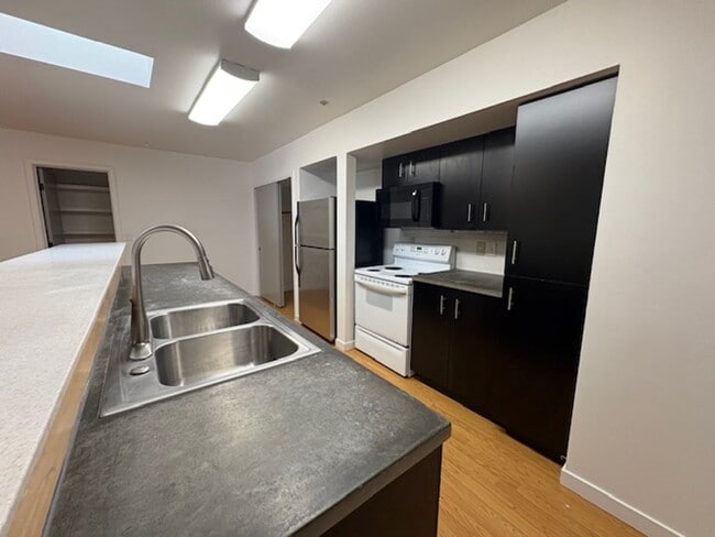 1861 McCollum St in San Luis Obispo, CA - Building Photo - Building Photo