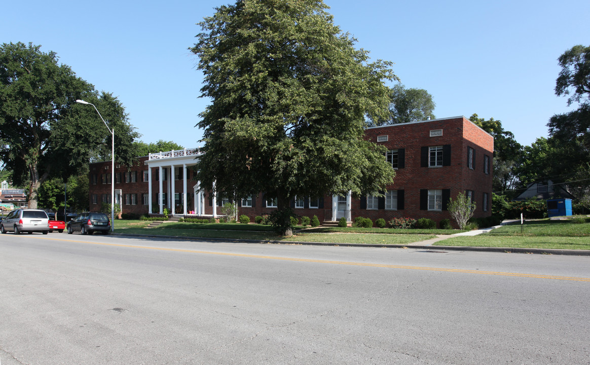 202-320 E Gregory Blvd in Kansas City, MO - Foto de edificio