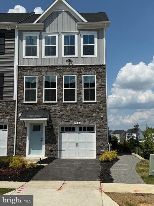7845 Blackbriar Wy in Laurel, MD - Building Photo