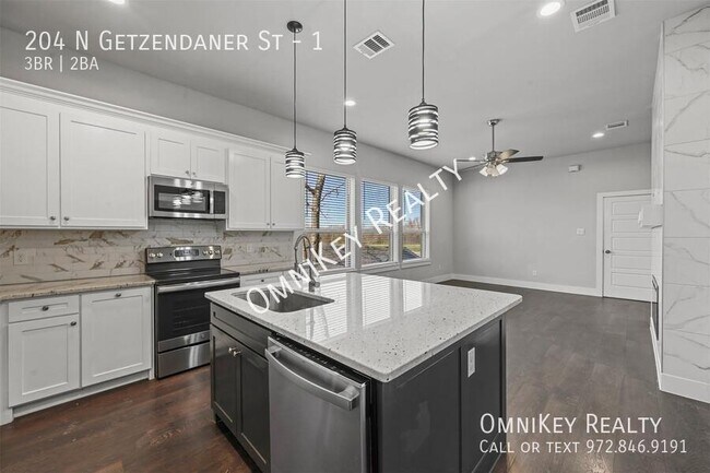 204 N Getzendaner St in Waxahachie, TX - Building Photo - Building Photo