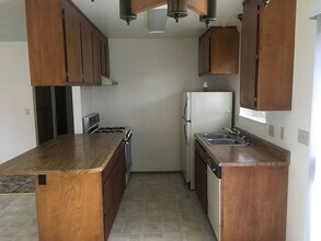 2516 Sabre Ct in Redding, CA - Foto de edificio - Building Photo