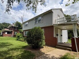 1404 N Broadway St in Peoria, IL - Building Photo
