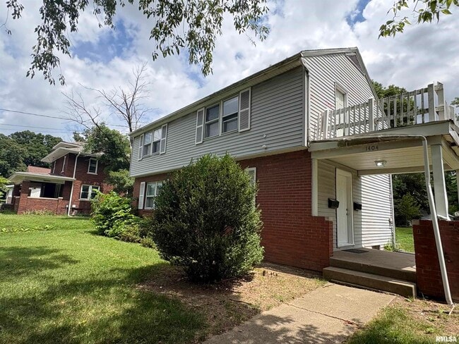 property at 1404 N Broadway St
