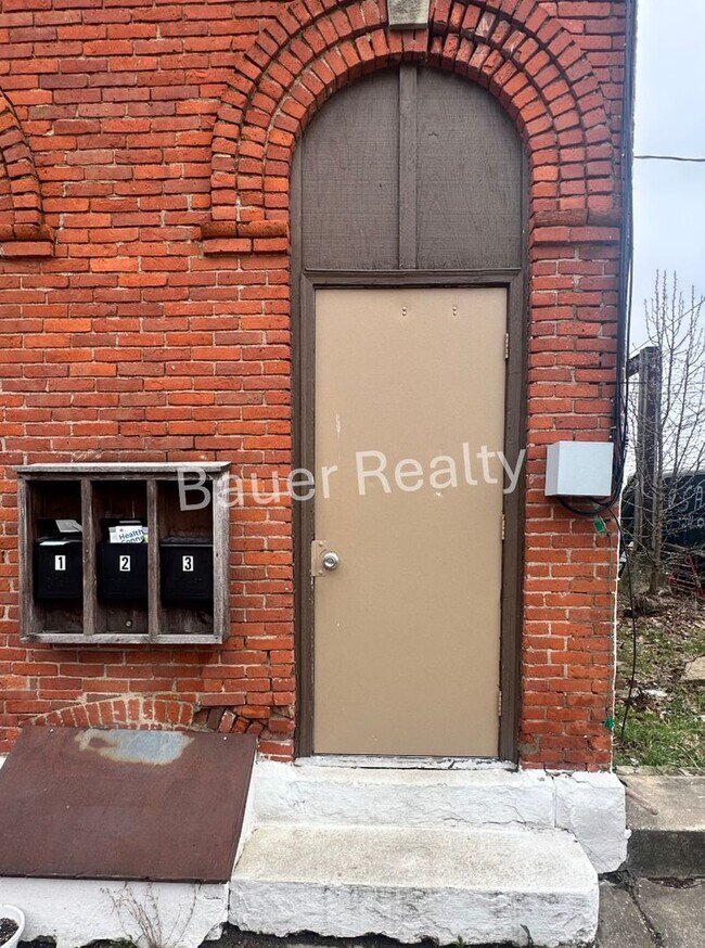 43 E Main St in New London, OH - Building Photo - Building Photo