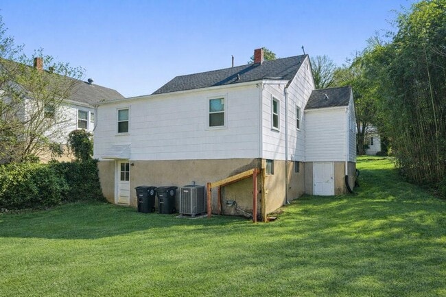 1009 Lindsay St in Lynchburg, VA - Building Photo - Building Photo