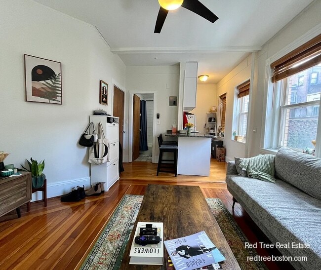 108 Myrtle St, Unit 4 in Boston, MA - Building Photo - Building Photo