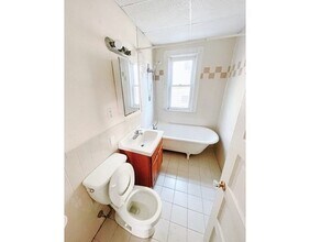 29 Craigie St-Unit -3 in Somerville, MA - Foto de edificio - Building Photo