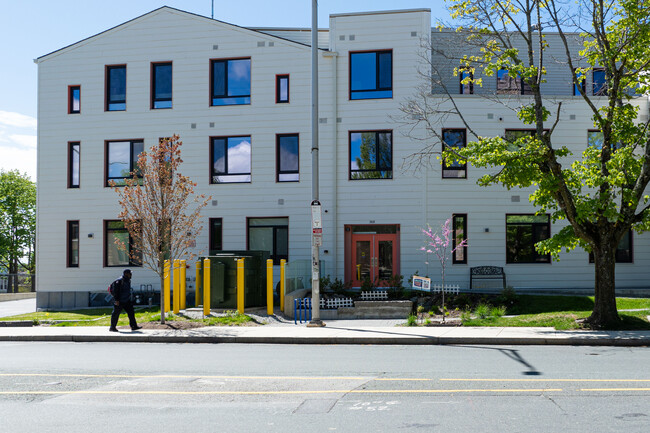 Bay State Cohousing in Malden, MA - Foto de edificio - Building Photo