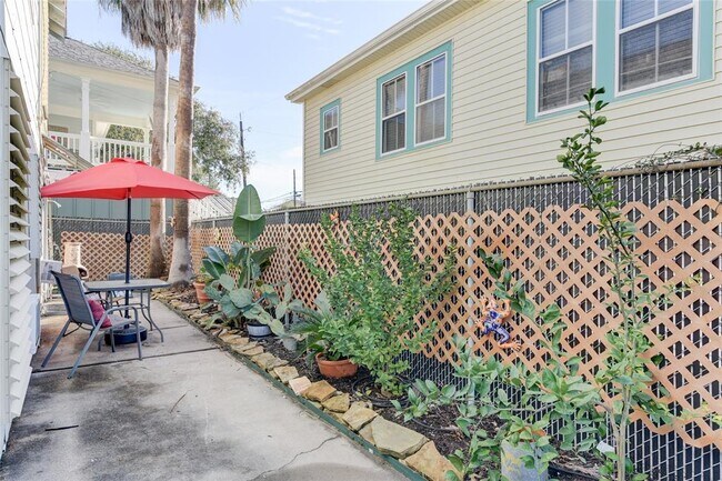 1206 17th St-Unit -B in Galveston, TX - Building Photo - Building Photo