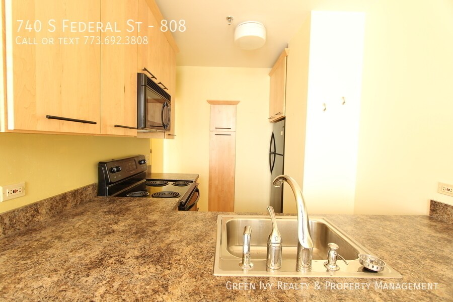740 S Federal St in Chicago, IL - Building Photo