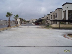 6201 Grissom Rd in San Antonio, TX - Building Photo - Building Photo