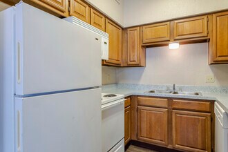 The Retreat at Lake Highlands in Dallas, TX - Building Photo - Interior Photo