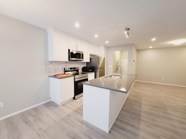 990 Stillwater Blvd NW in Edmonton, AB - Building Photo - Building Photo