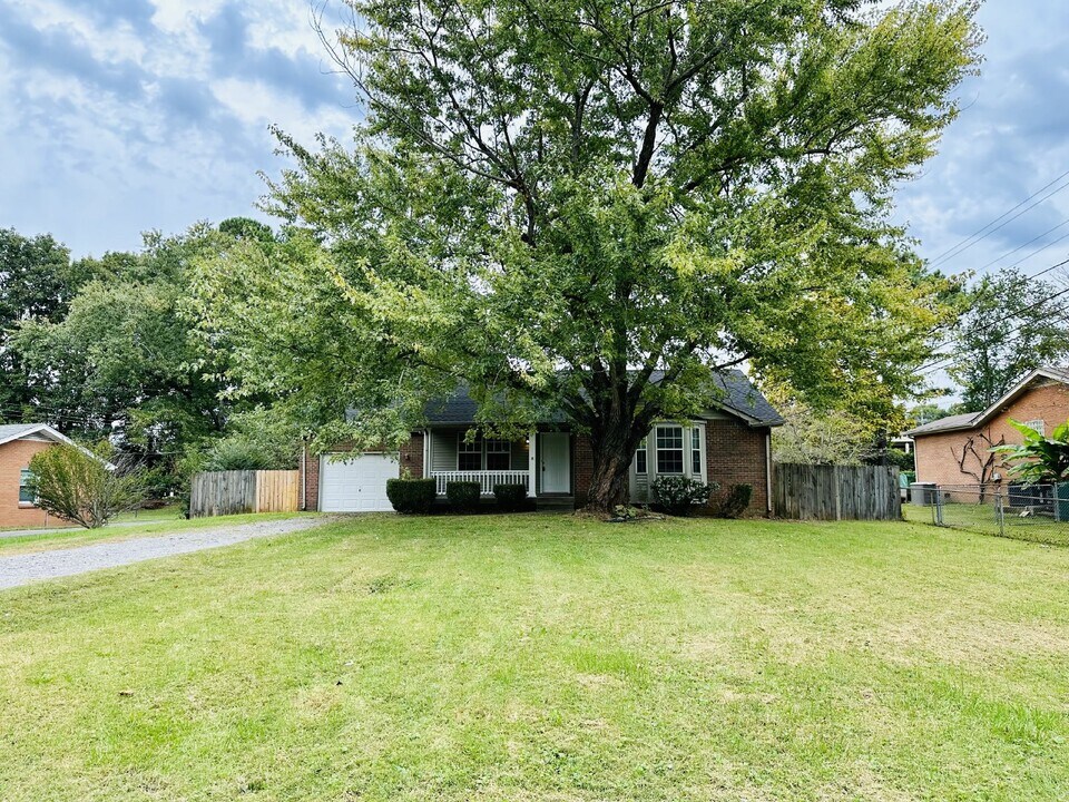 2507 Timberwood Dr in Clarksville, TN - Building Photo