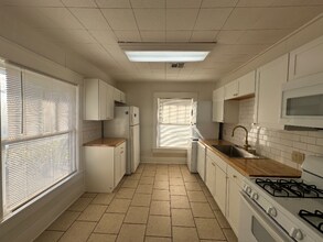 201-203 W Acres St in Norman, OK - Building Photo - Building Photo