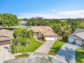 13620 Folkestone Cir in Wellington, FL - Building Photo - Building Photo