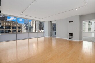 8 E Randolph St in Chicago, IL - Building Photo - Building Photo