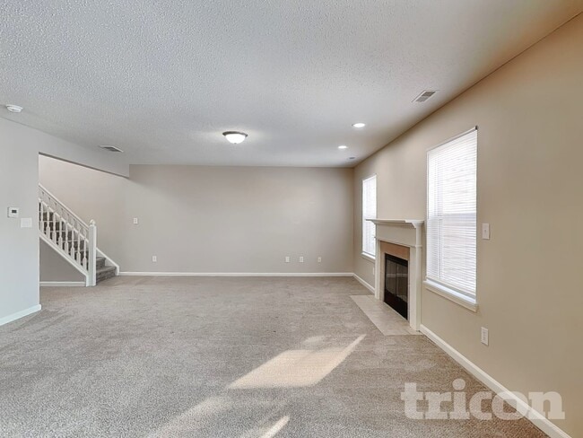 676 Blue Meadow Dr in Greenwood, IN - Building Photo - Building Photo