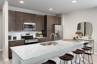 11000 Greenhouse Rd in Cypress, TX - Building Photo